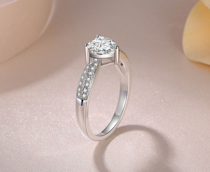 Heart-shaped ring simulation gem ring