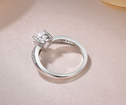 Heart-shaped ring simulation gem ring