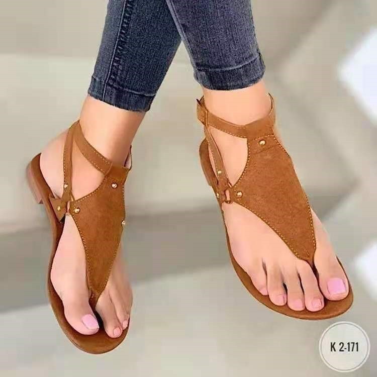 Fashionable Casual Flat Buckle Rivet Sandals