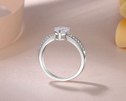 Heart-shaped ring simulation gem ring
