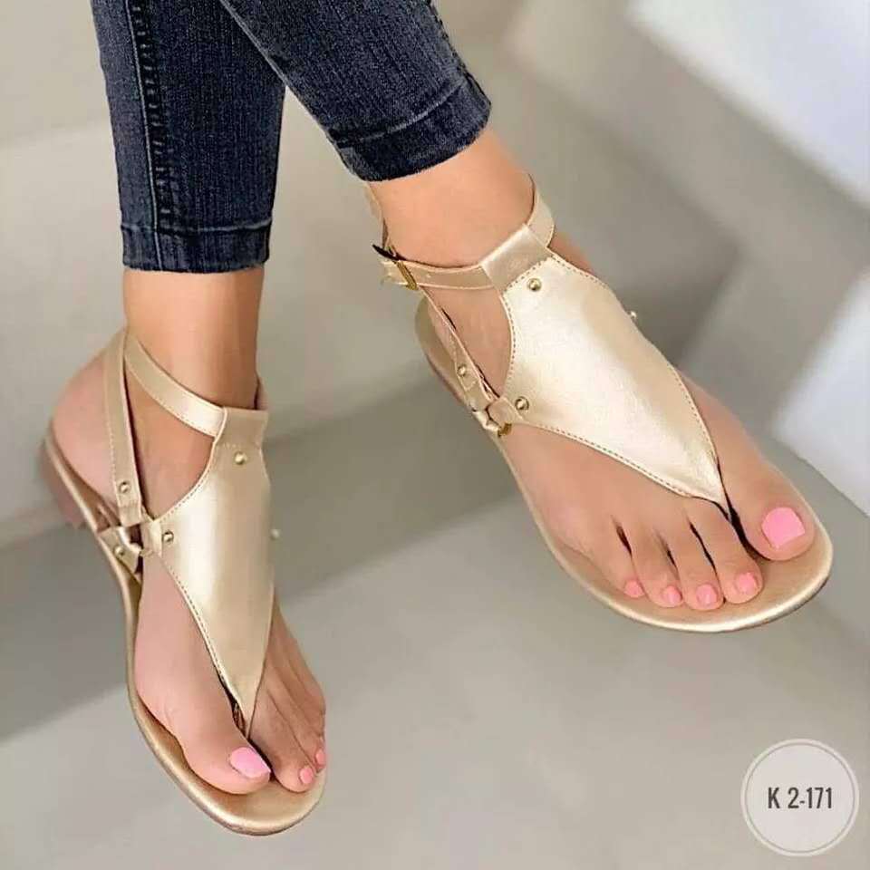 Fashionable Casual Flat Buckle Rivet Sandals